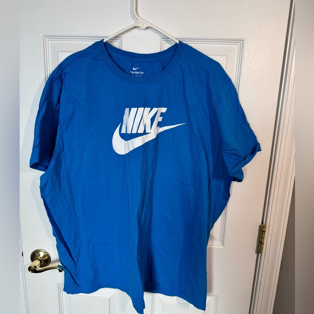 Men’s Nike t-shirt